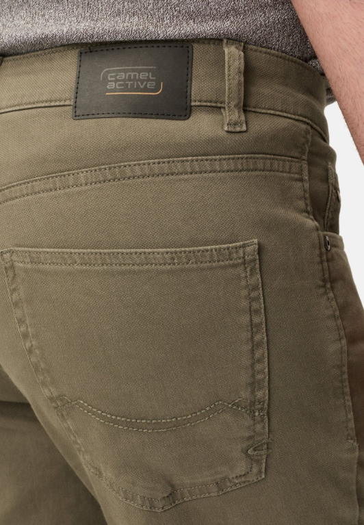 Pantalon Camel Active à cinq poches coupe classique